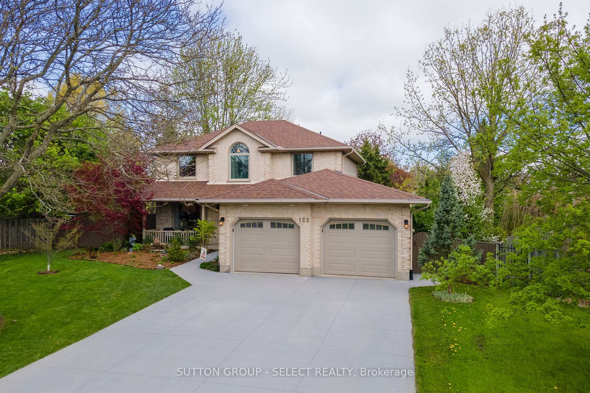 Property Photo: 122 Moraine Court ON N6G 4Z2