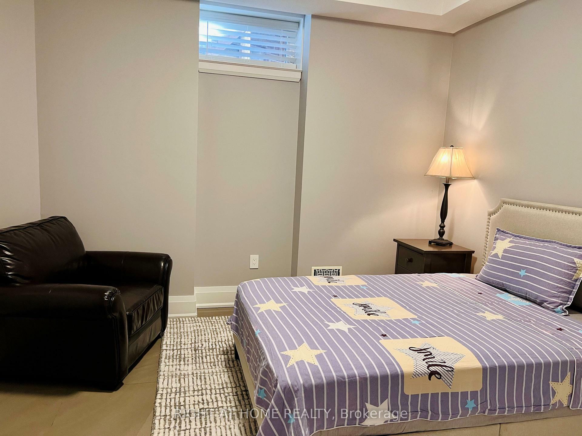 Photo de la propriété: 35 Glenborough Park Crescent Room 3 ON M2R 2G4