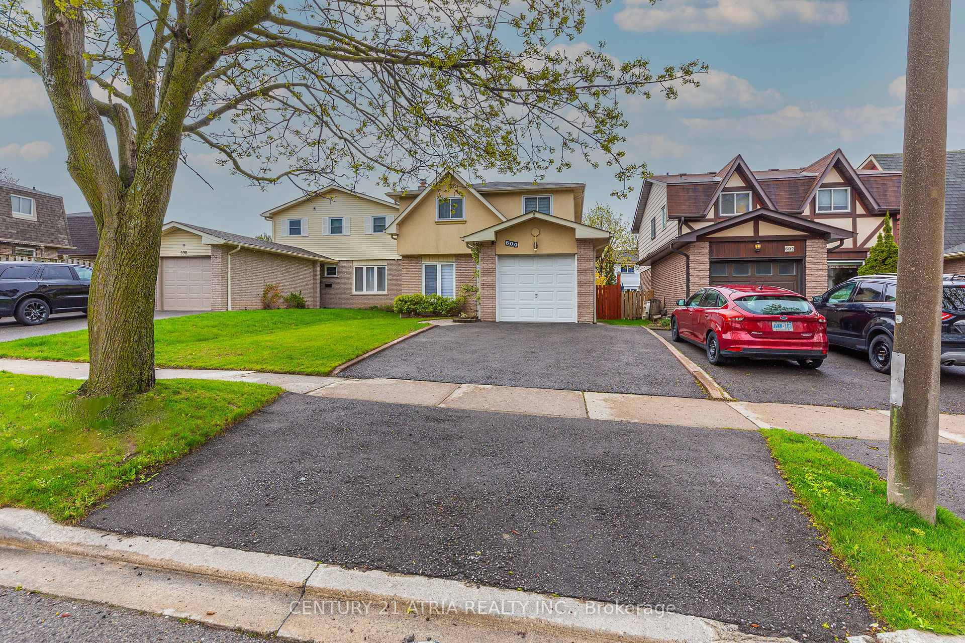 Photo de la propriété: 600 Stonebridge Lane ON L1W 3B3