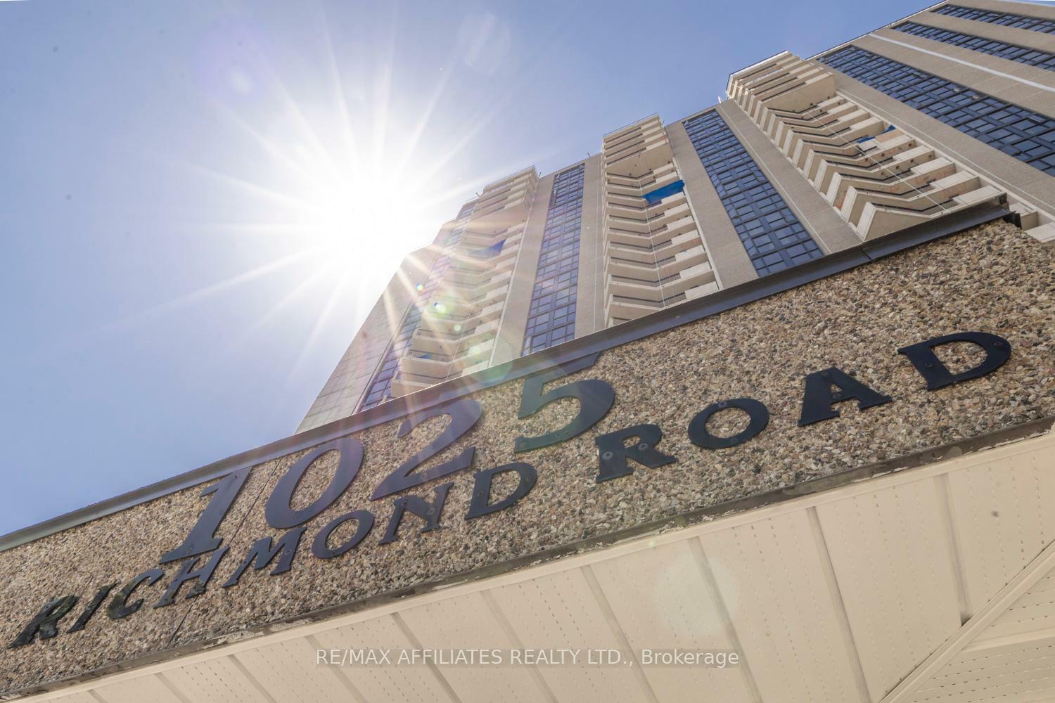 Property Photo: 1025 Richmond Rd #2305 Road ON K2B 8G8