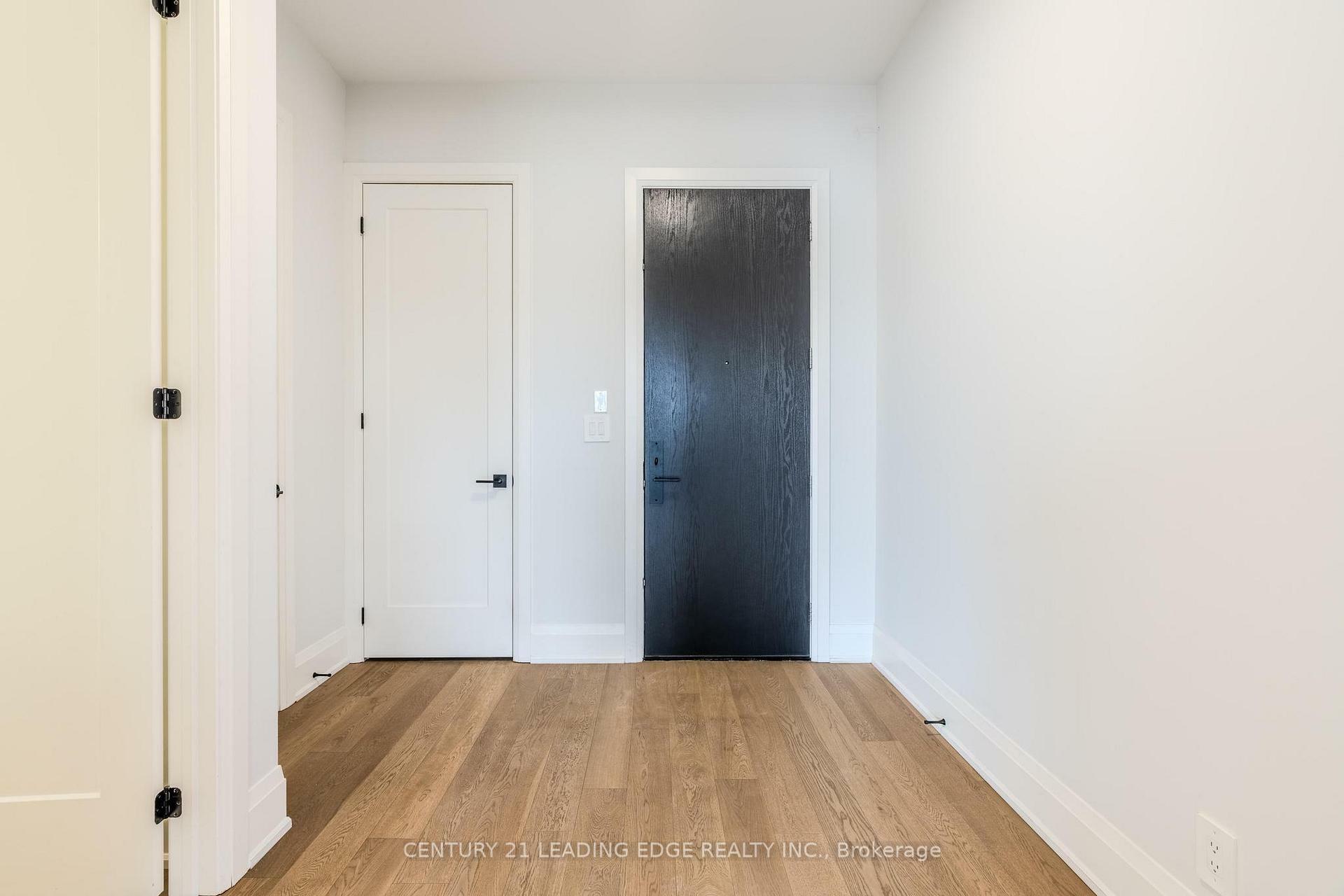 Property Photo: 59 Charles Street 10 ON L3Y 3V7