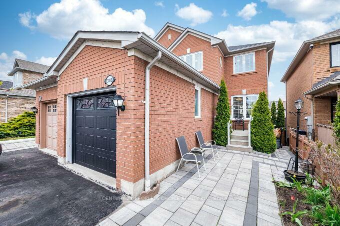Photo de la propriété: 3185 Pearwood Place ON L5B 4H1