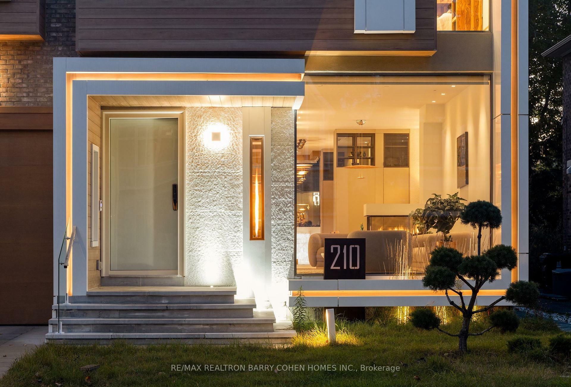 Property Photo: 210 Glenayr Road ON M5P 3C3