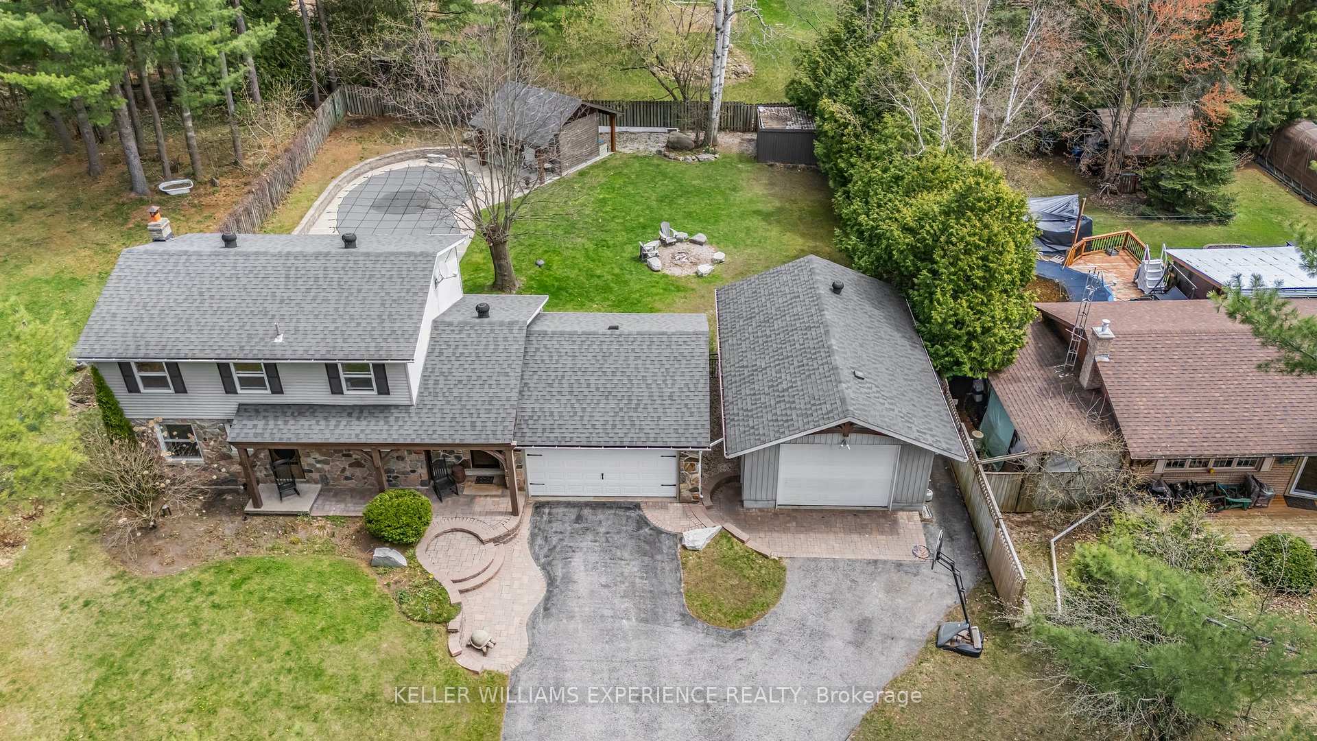Property Photo: 31 Lawrence Avenue ON L9X 0W4