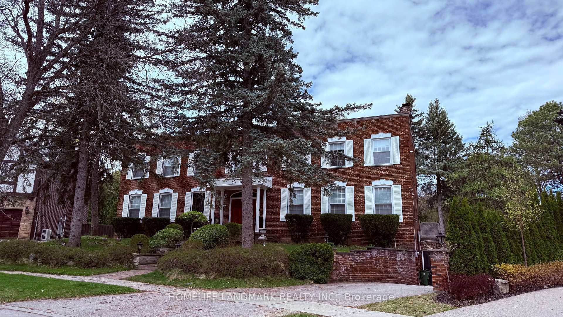 Property Photo: 27 Junewood Crescent ON M2L 2C3