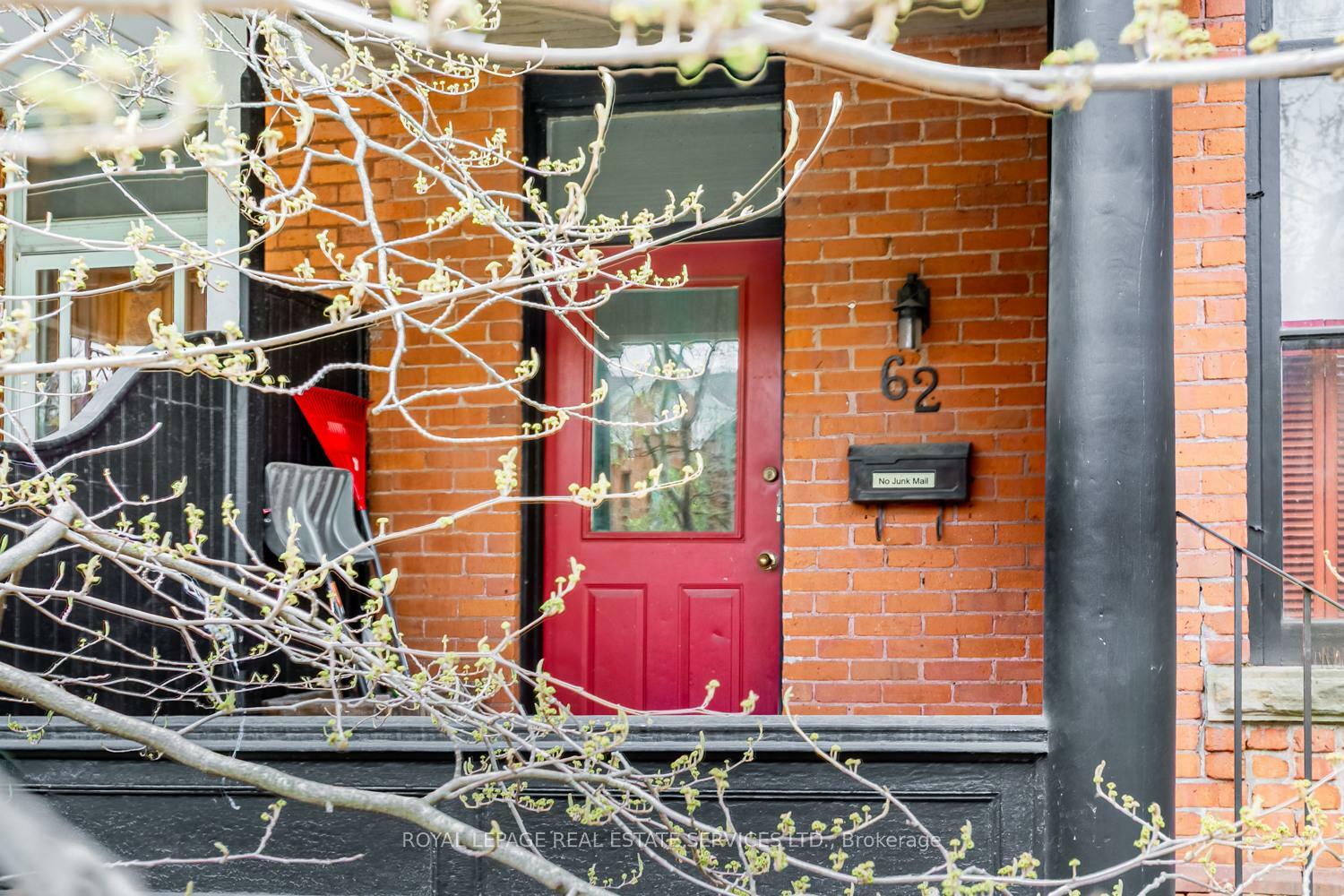 Photo de la propriété: 62 Lakeview Avenue ON M6J 3B3
