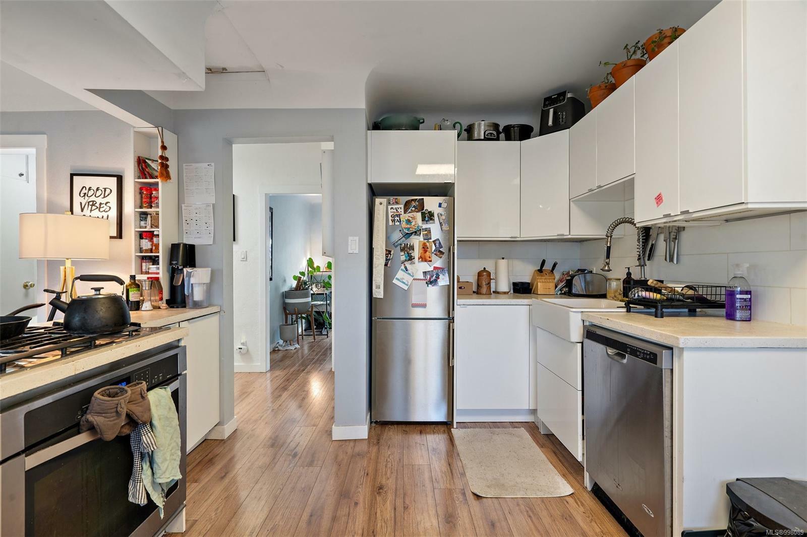 Property Photo: 3117 Blackwood St BC V8X 1C6