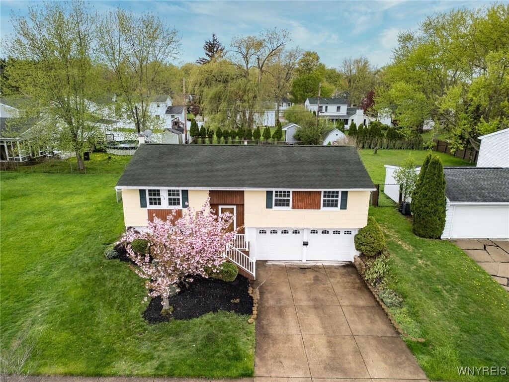 Property Photo:  199 Heather Hill Drive  NY 14224 