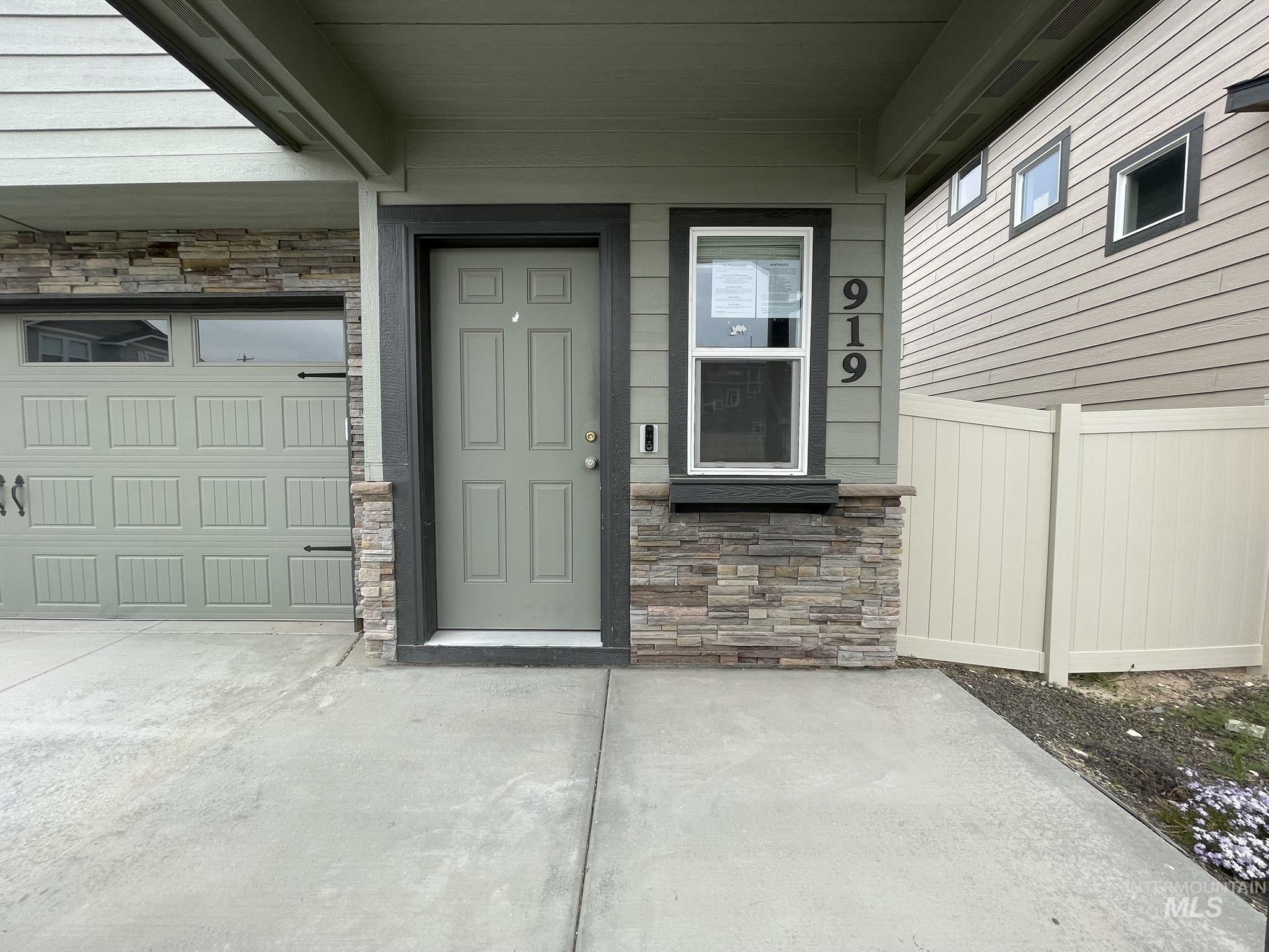 Property Photo: 919 N Ryde Ave ID 83634