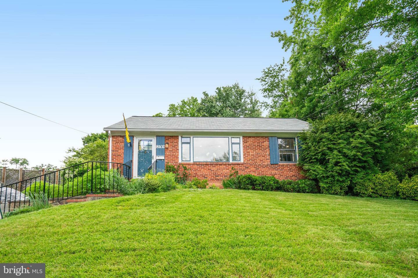Property Photo: 8102 Wingfield Place VA 22308