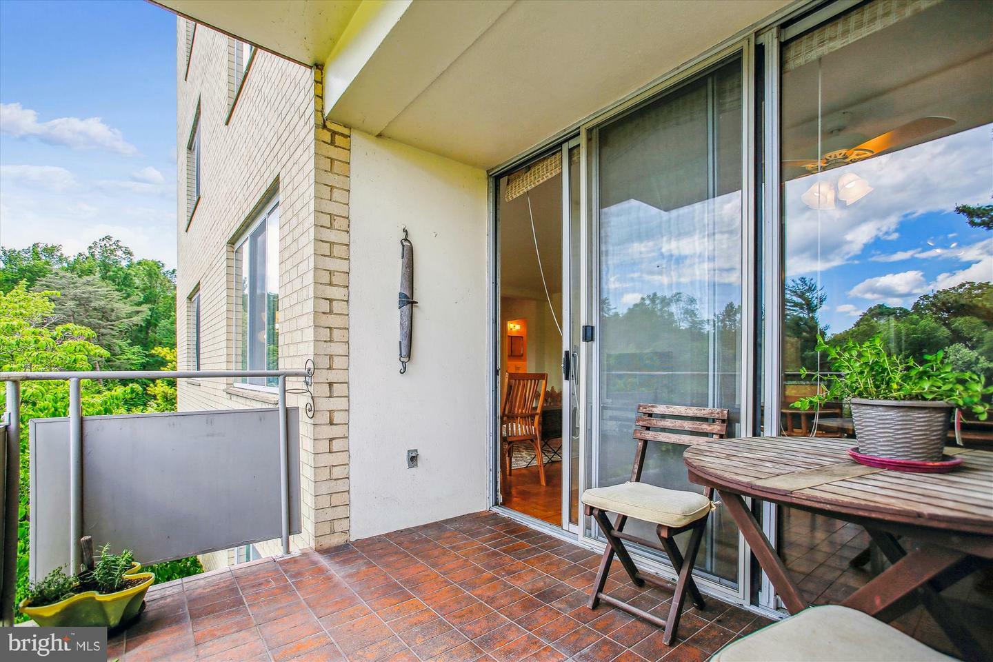 Property Photo: 6641 Wakefield Drive 309 VA 22307