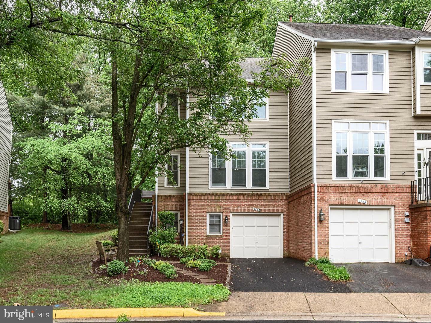Property Photo: 1236 Weatherstone Court VA 20194