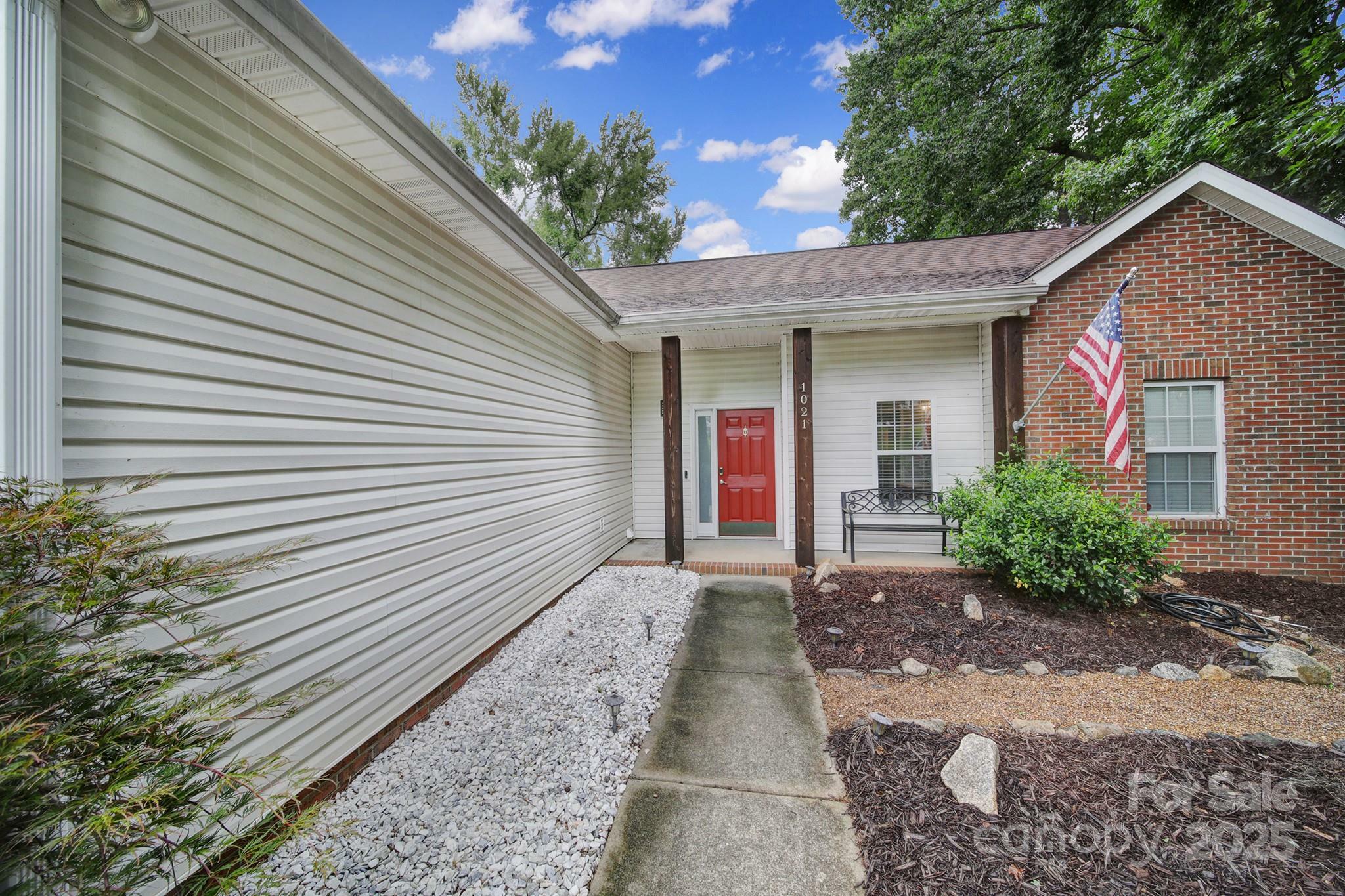 Property Photo: 1021 Stinson Glen Lane NC 28214