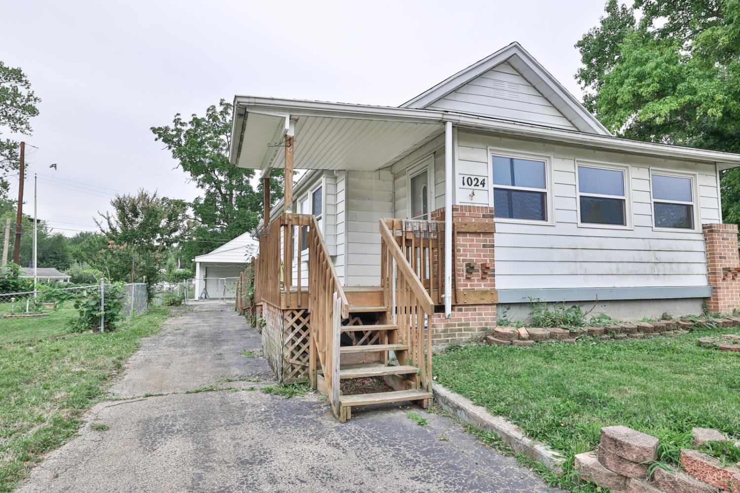 Property Photo: 1024 Ansel Drive OH 45419