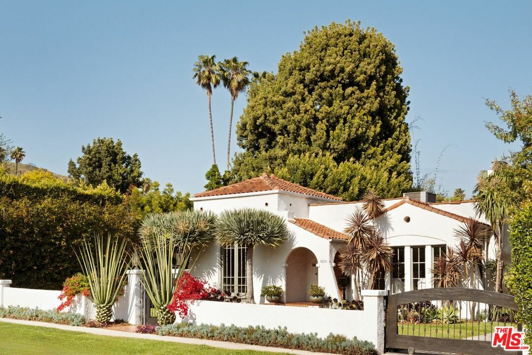 1620 N Genesee Ave  Los Angeles CA 90046 photo
