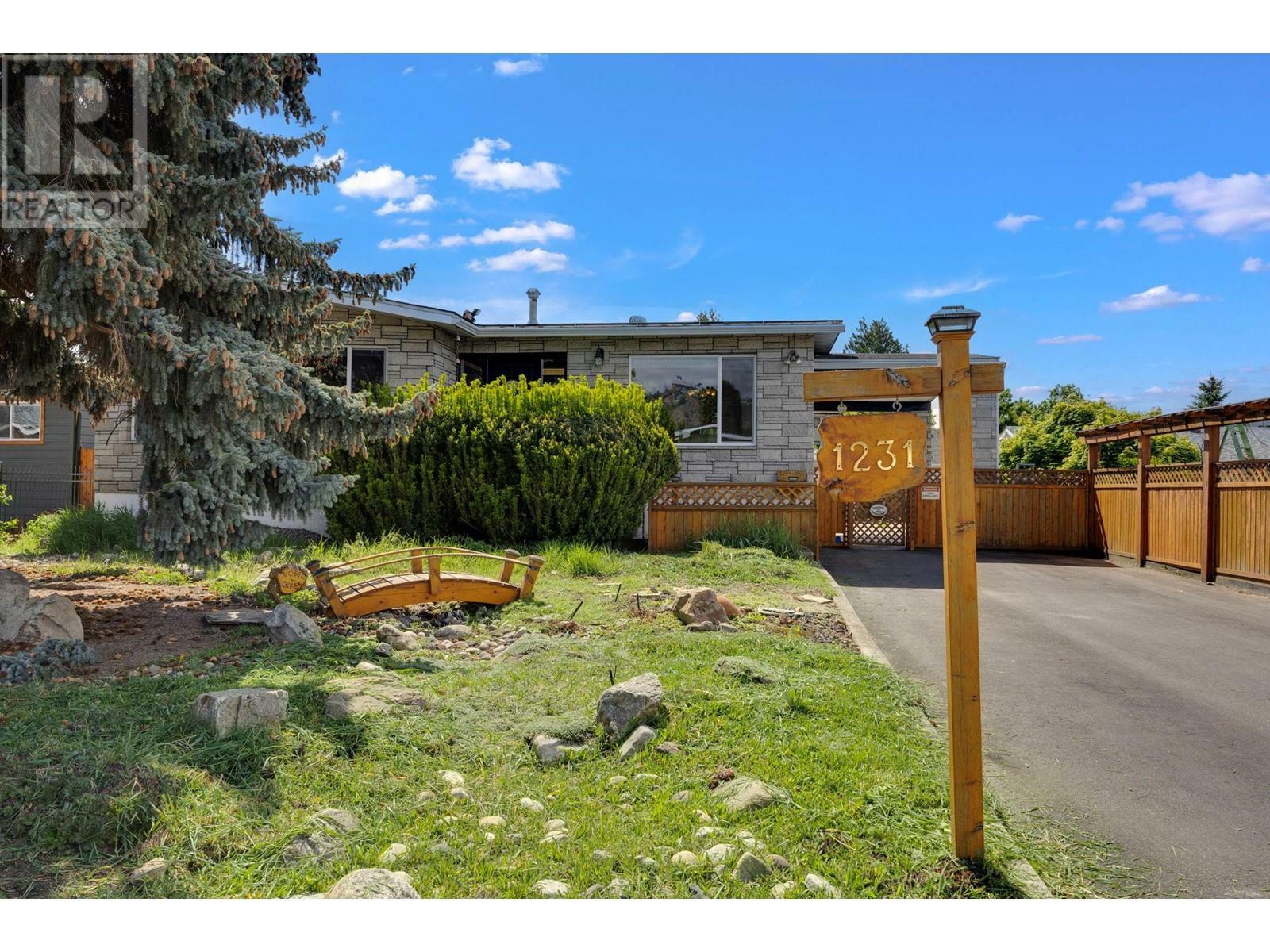 Property Photo: 1231 Lawson Avenue BC V1Y 6V1