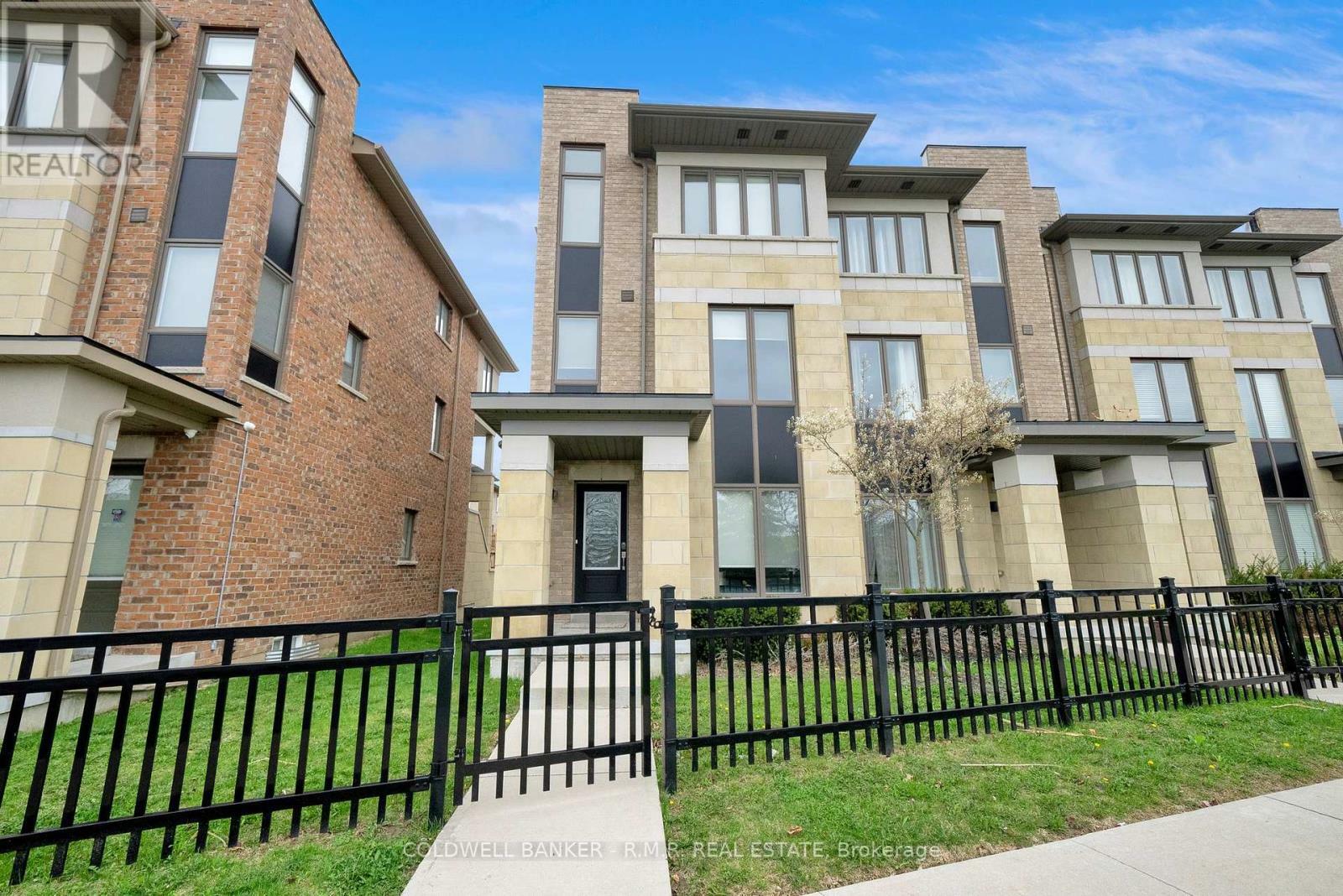 Property Photo: 15 Shawfield Way 83 ON L1R 0N8