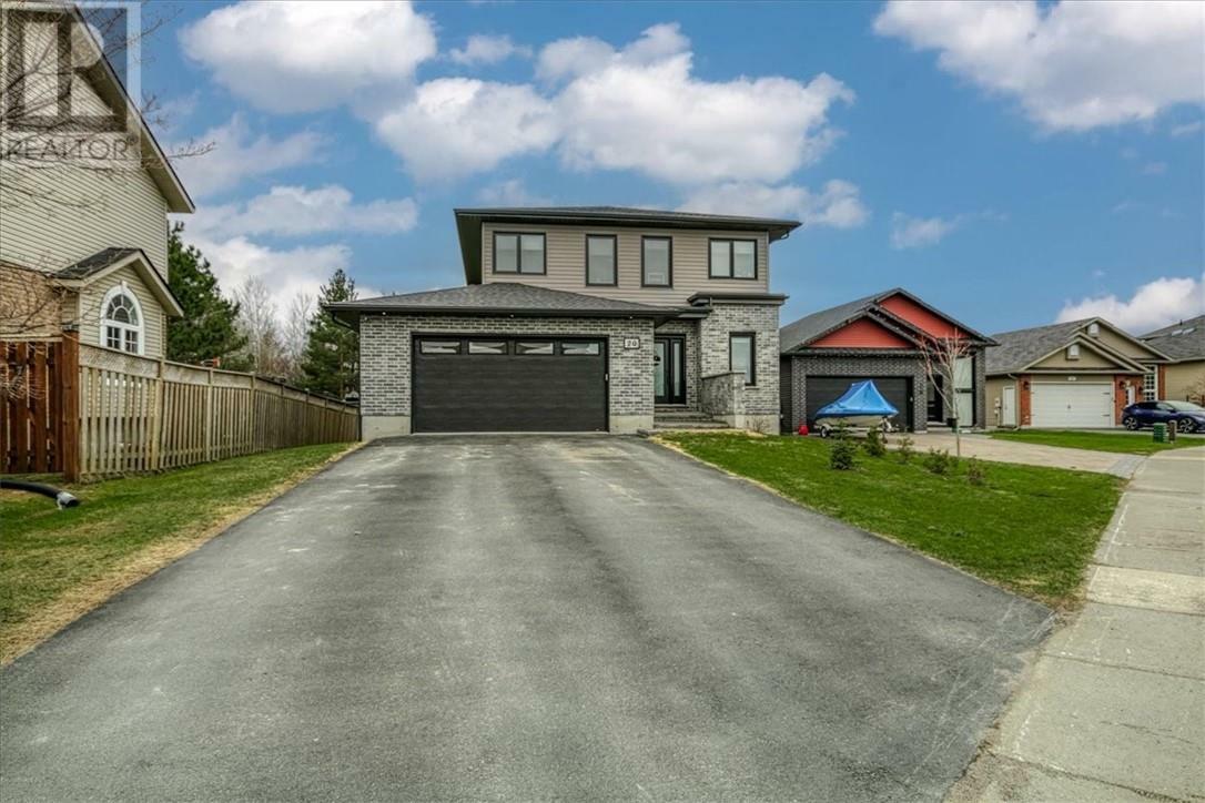 Photo de la propriété: 20 Chinaberry Drive ON P3Y 0A1
