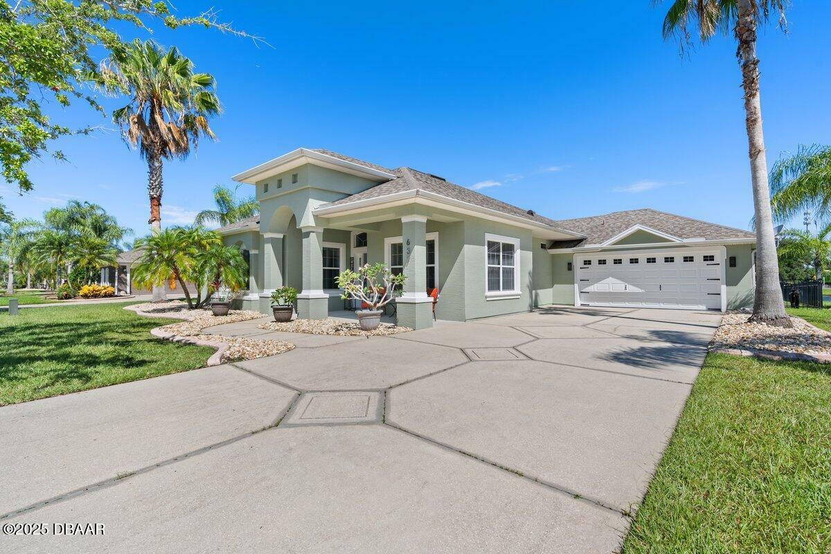 Property Photo: 637 Marisol Drive FL 32168