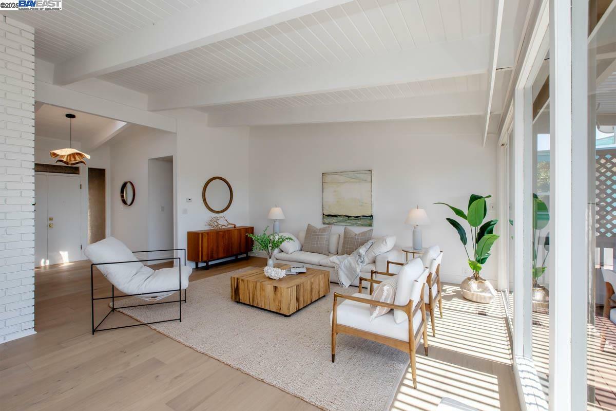 Property Photo:  853 Cedar St  CA 94501 