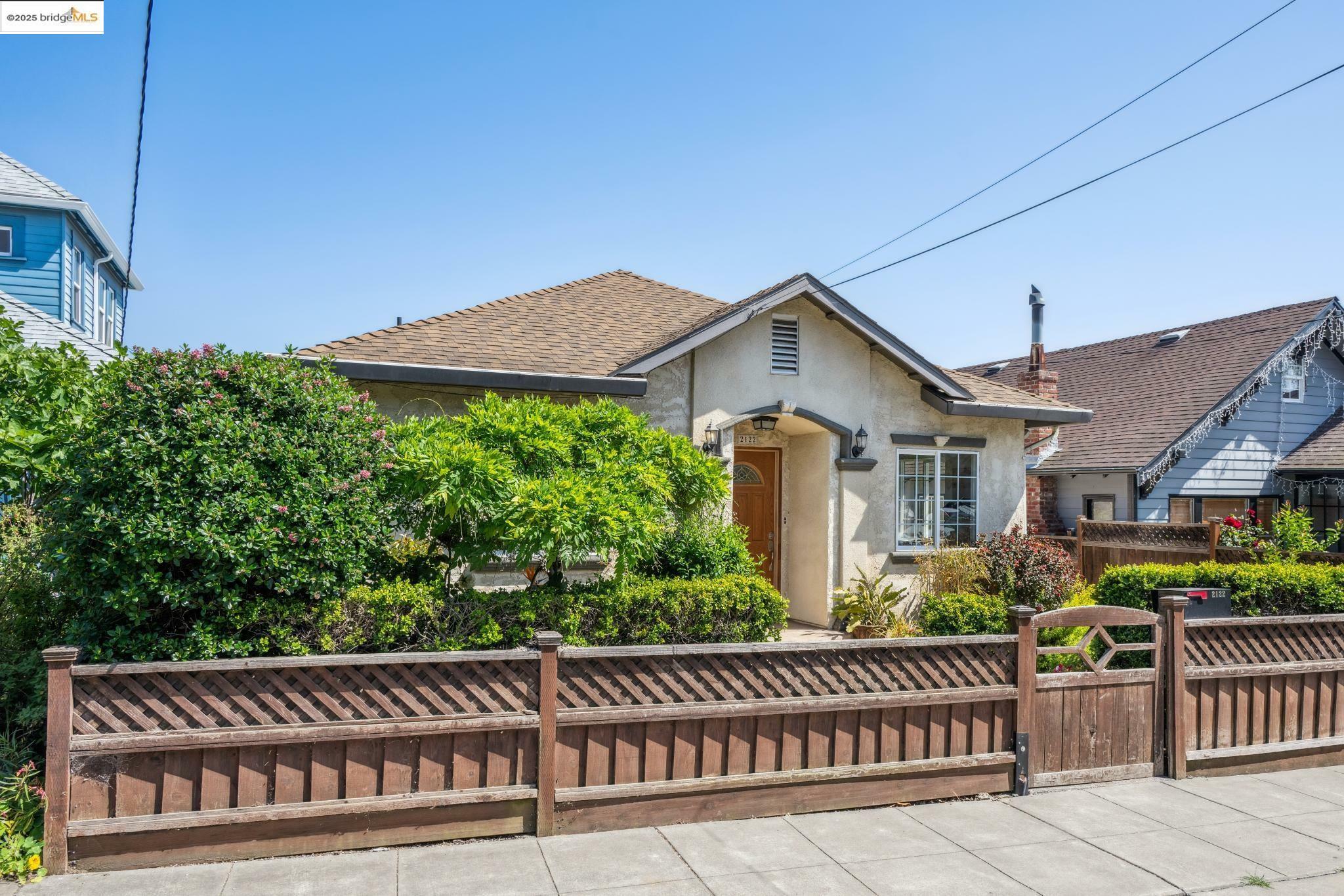 Property Photo:  2122 42nd Ave  CA 94601 