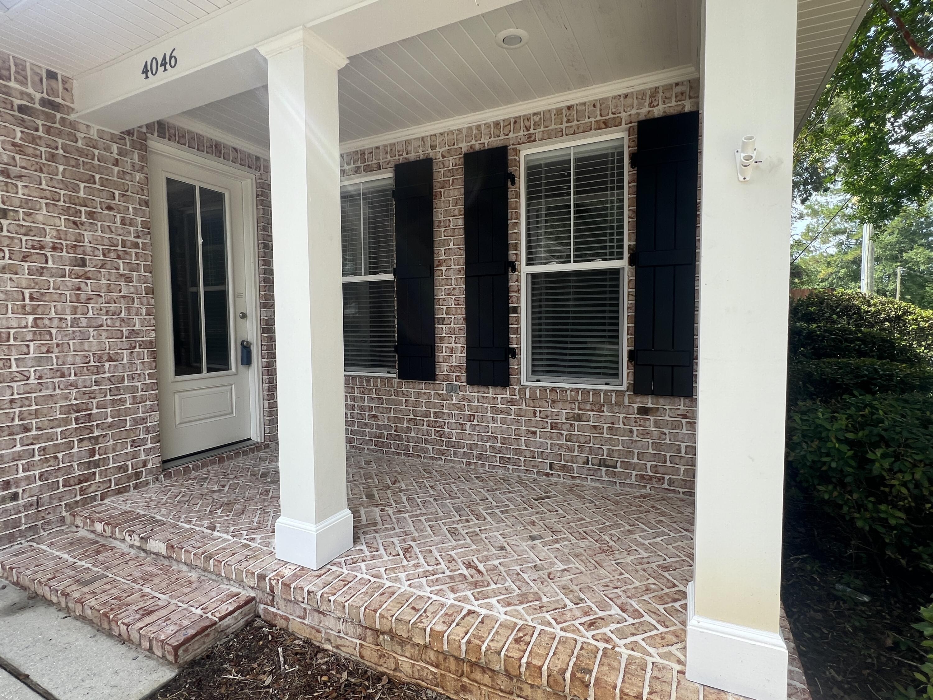Property Photo: 4046 17th Street FL 32578