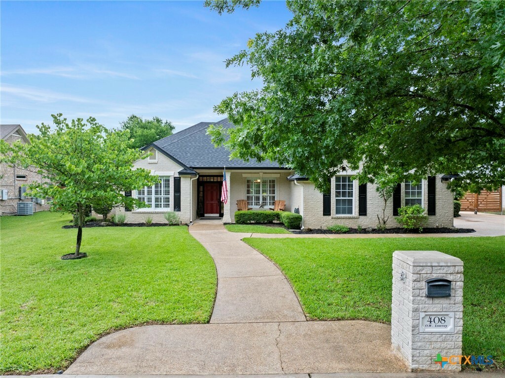 Property Photo: 408 O W Lowrey TX 76571