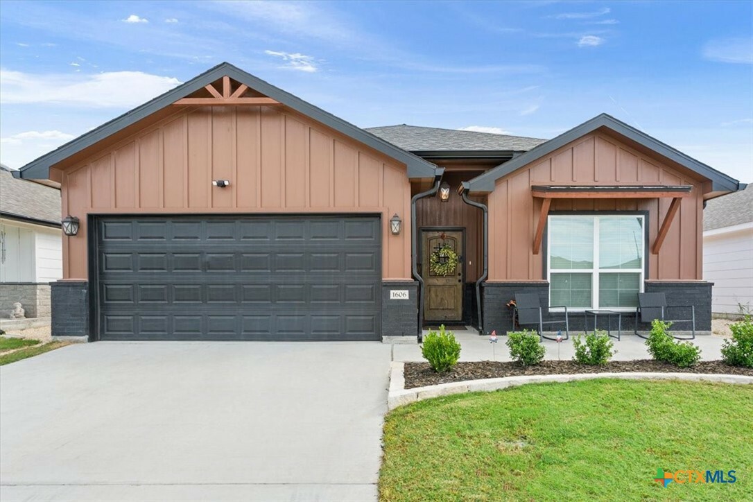 Property Photo: 1606 Fiddle Wood Way TX 76502