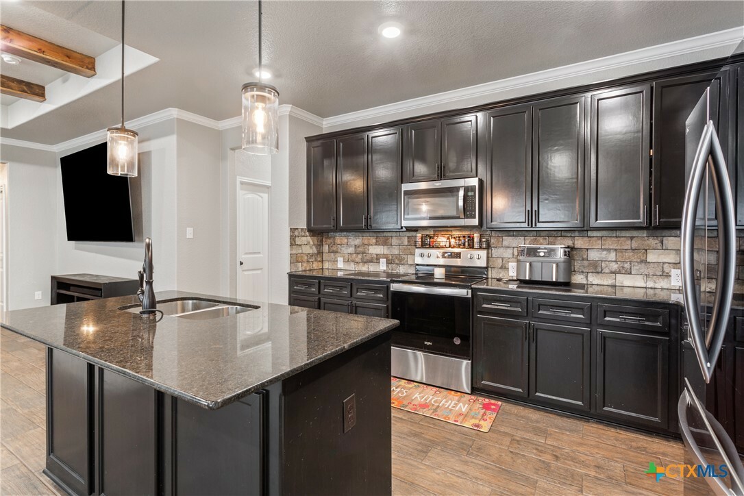 Property Photo: 1606 Fiddle Wood Way TX 76502