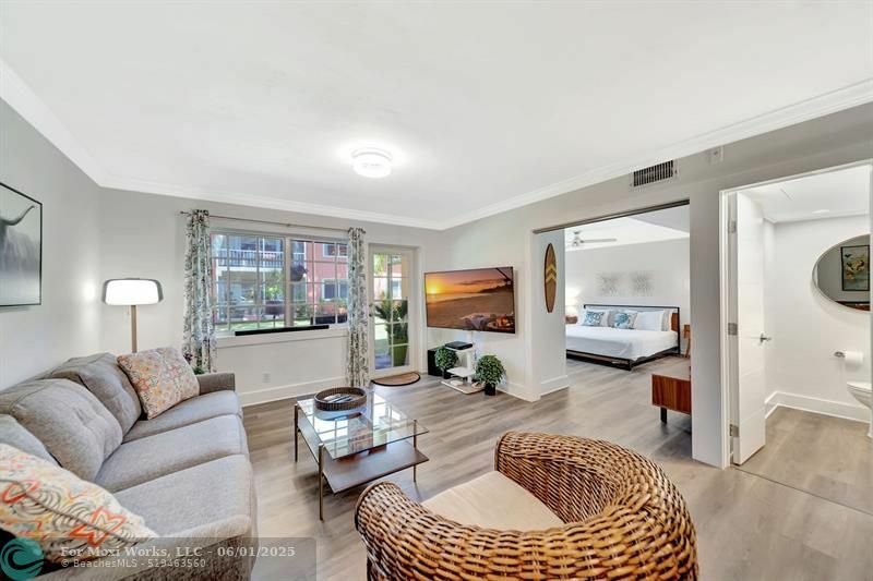 Property Photo: 200 NE 19th Ct 109 M FL 33305