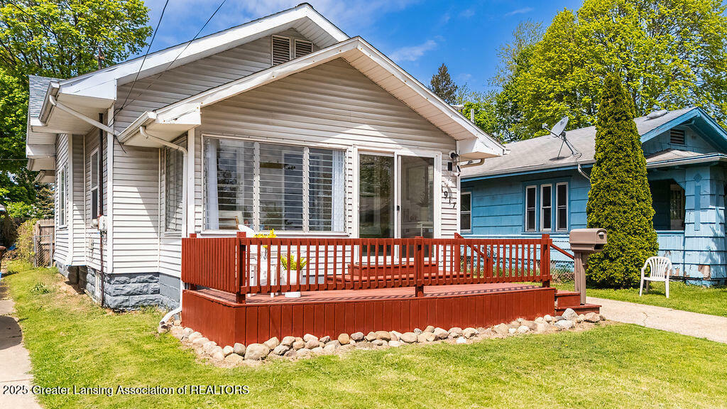 Property Photo: 1917 N East Street MI 48906