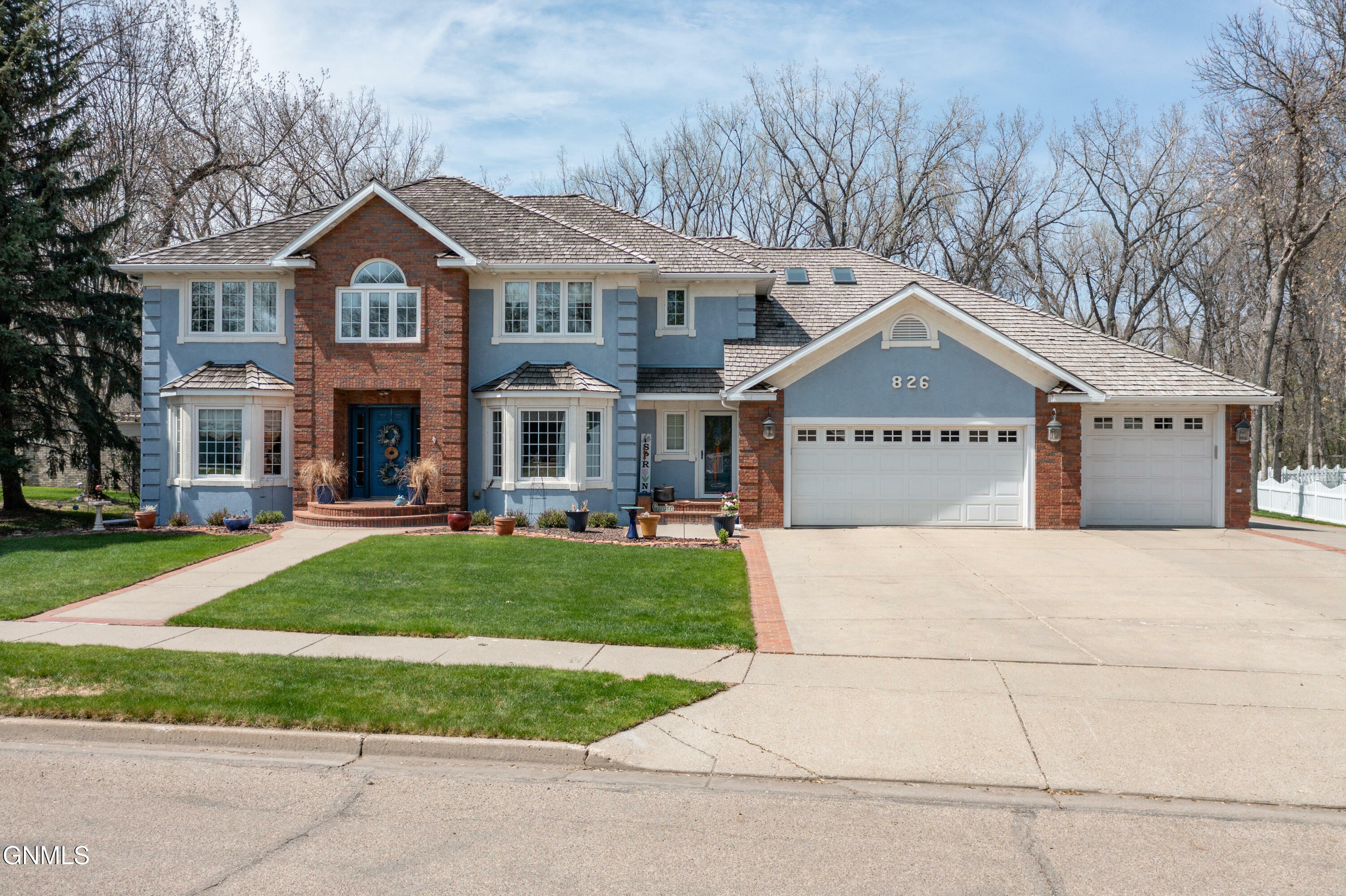 826 Munich Drive  Bismarck ND 58504 photo
