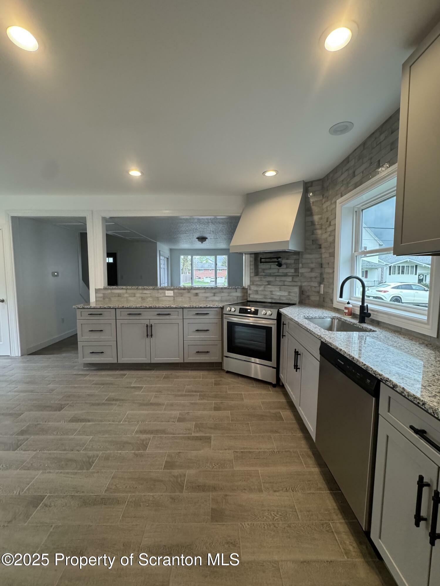 Property Photo: 3232 Cedar Avenue PA 18505