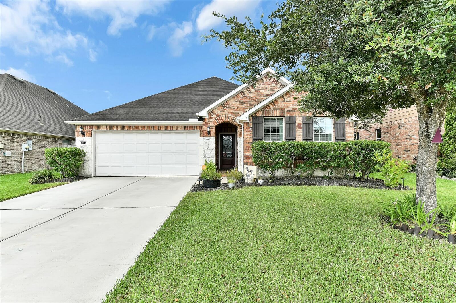 Property Photo: 3610 Emerald Falls Lane TX 77581