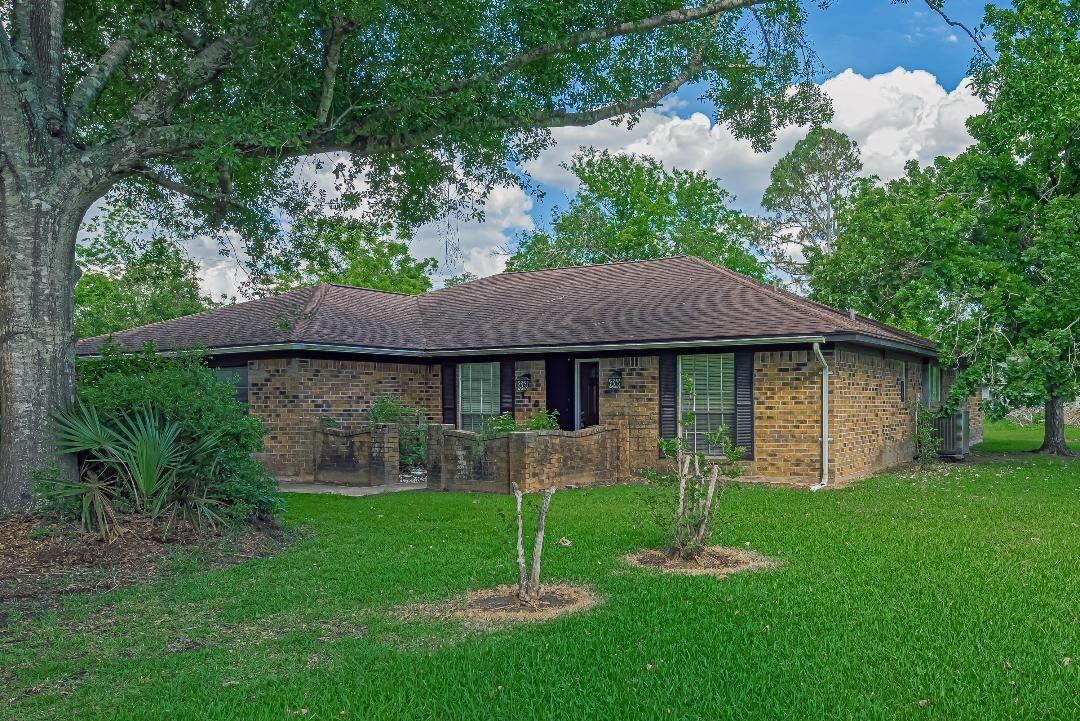 Property Photo: 110 S Bow Drive TX 77541