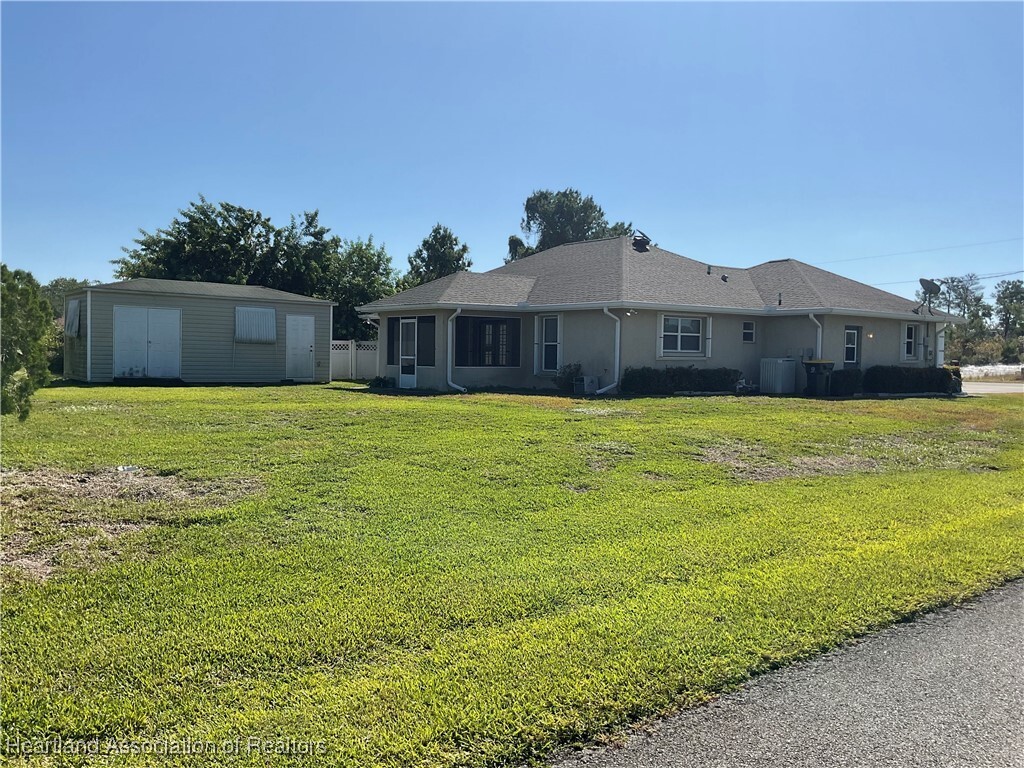 Property Photo: 216 Chicago Way NE FL 33852