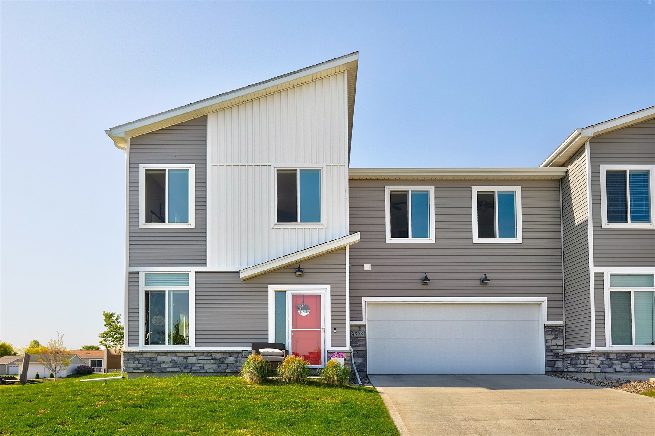 9526 Crowning Drive  West Des Moines IA 50266 photo