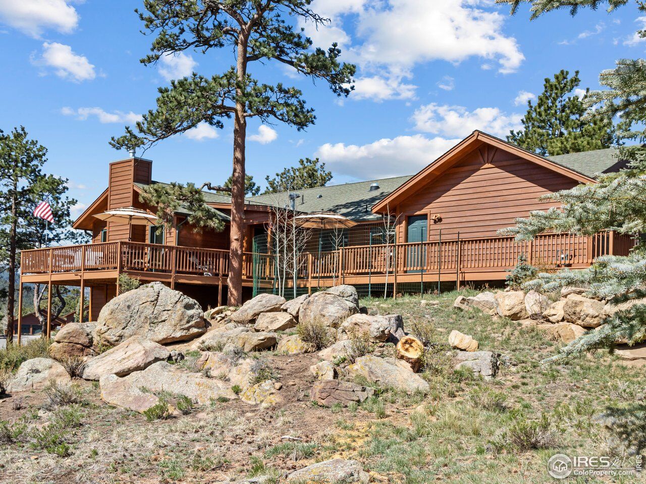 Property Photo:  658 Cedar Ridge Cir  CO 80517 
