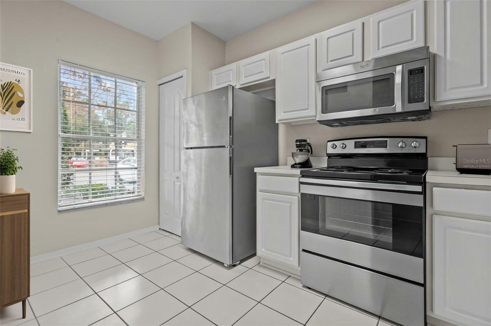 Property Photo: 1118 Kennewick Court FL 33543