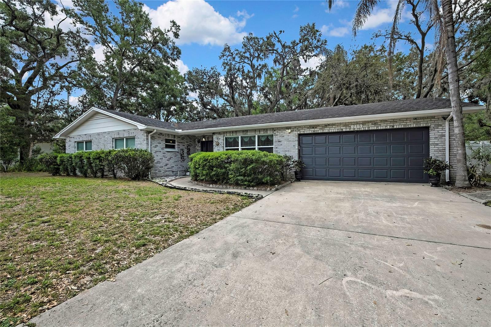 Property Photo: 215 Deer Park Avenue FL 33617