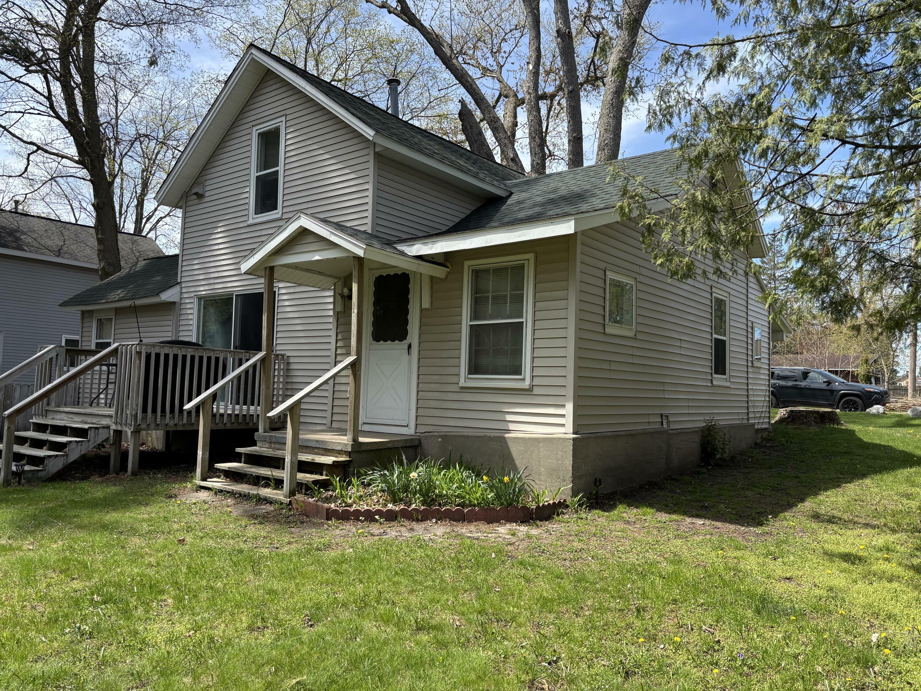 Property Photo: 410 S Union Street MI 49420