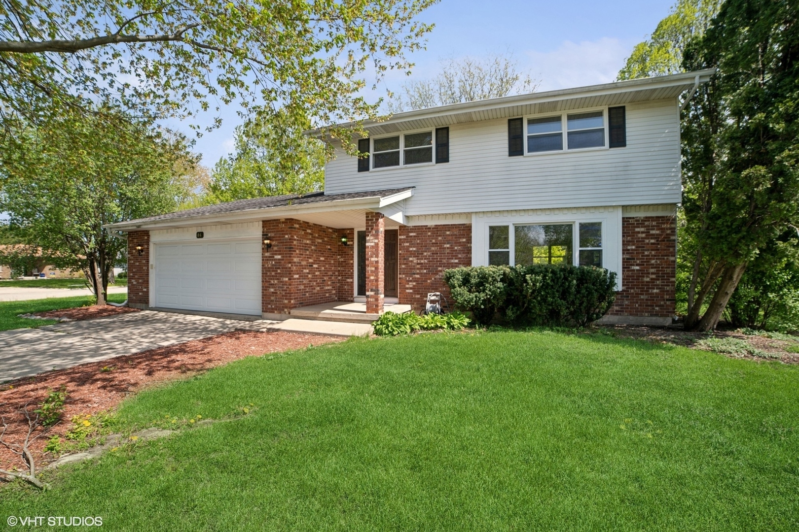 Property Photo: 86 Brookside Drive IL 60123