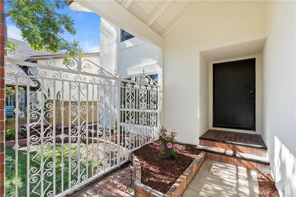 Property Photo:  4287 Via Norte  CA 90630 