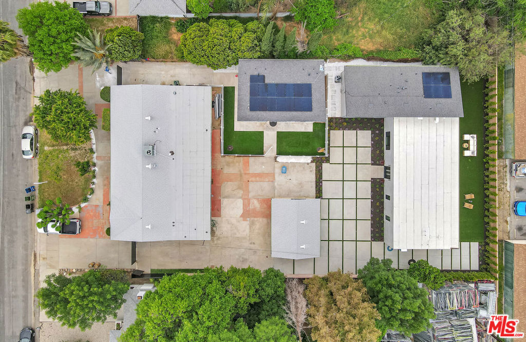 Property Photo: 19513 Cantara Street CA 91335