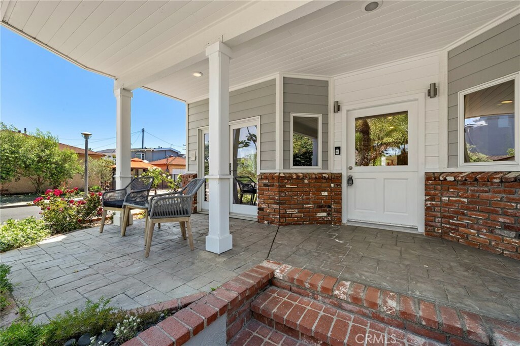 Property Photo:  5894 E Appian Way  CA 90803 