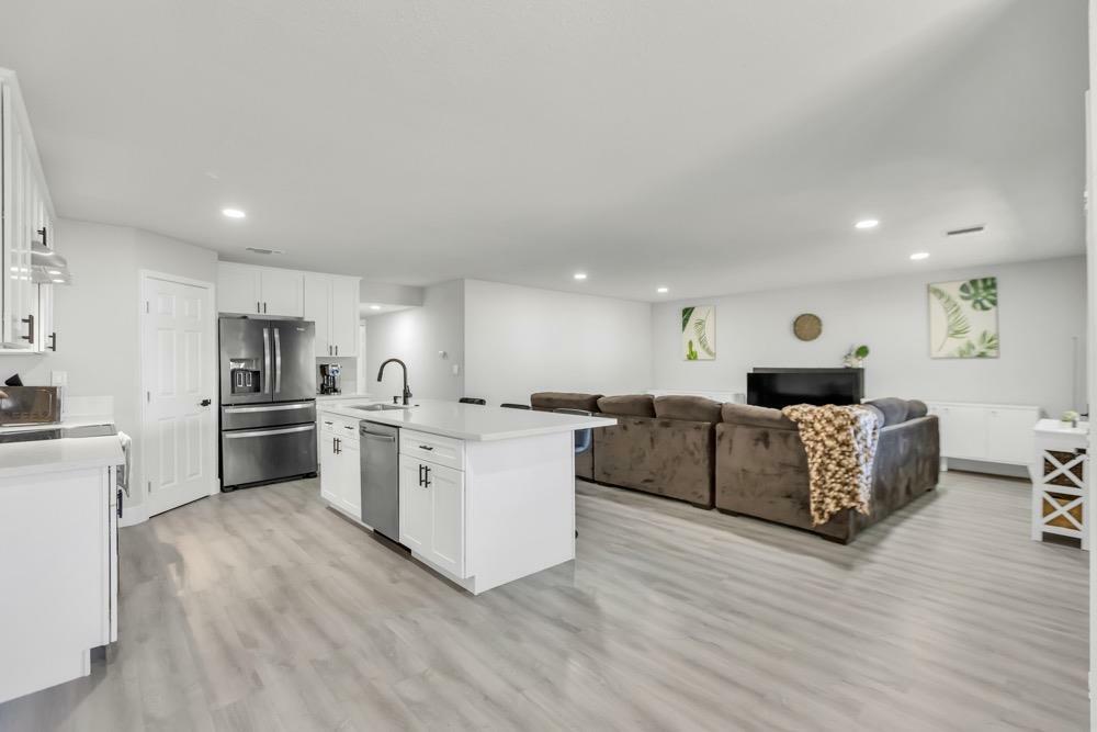 Property Photo: 1600 Akron Way CA 95822
