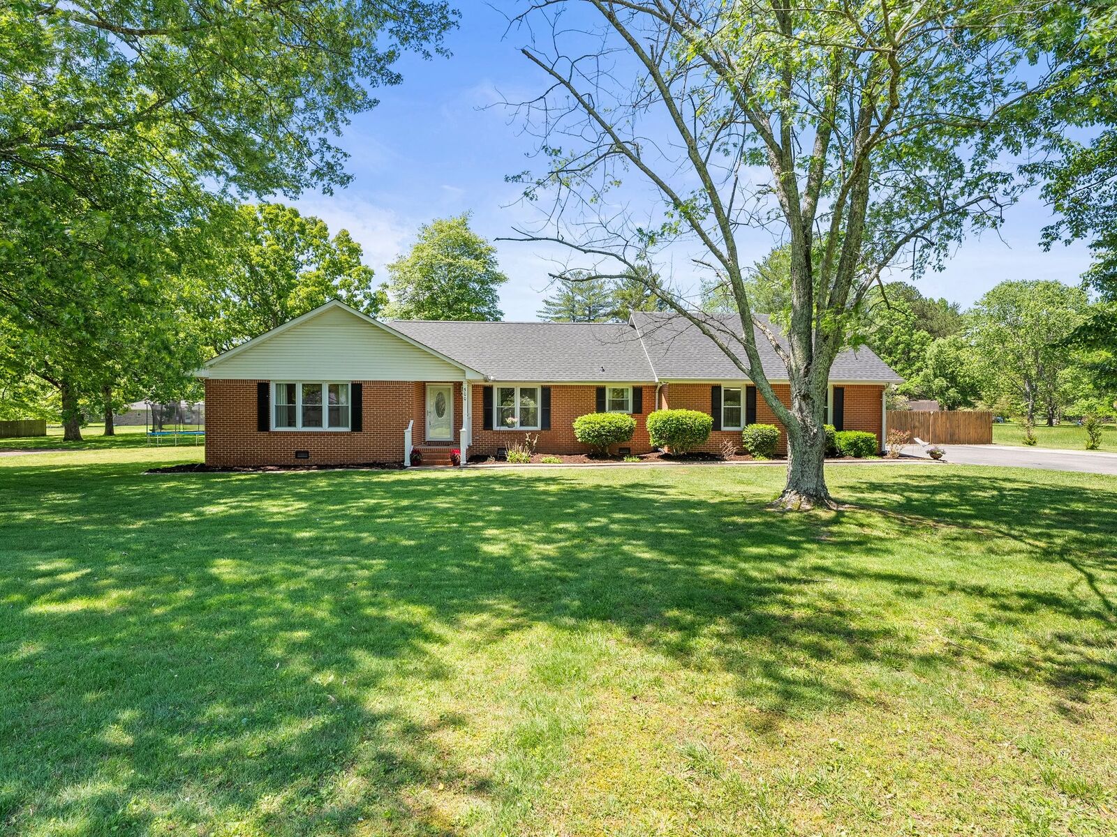 Property Photo:  500 Twelve Oaks Rd  TN 37388 