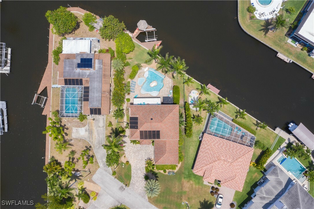 Property Photo:  5105 Rutland Court  FL 33904 