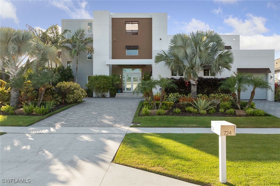 Property Photo: 724 Plantation Court FL 34145