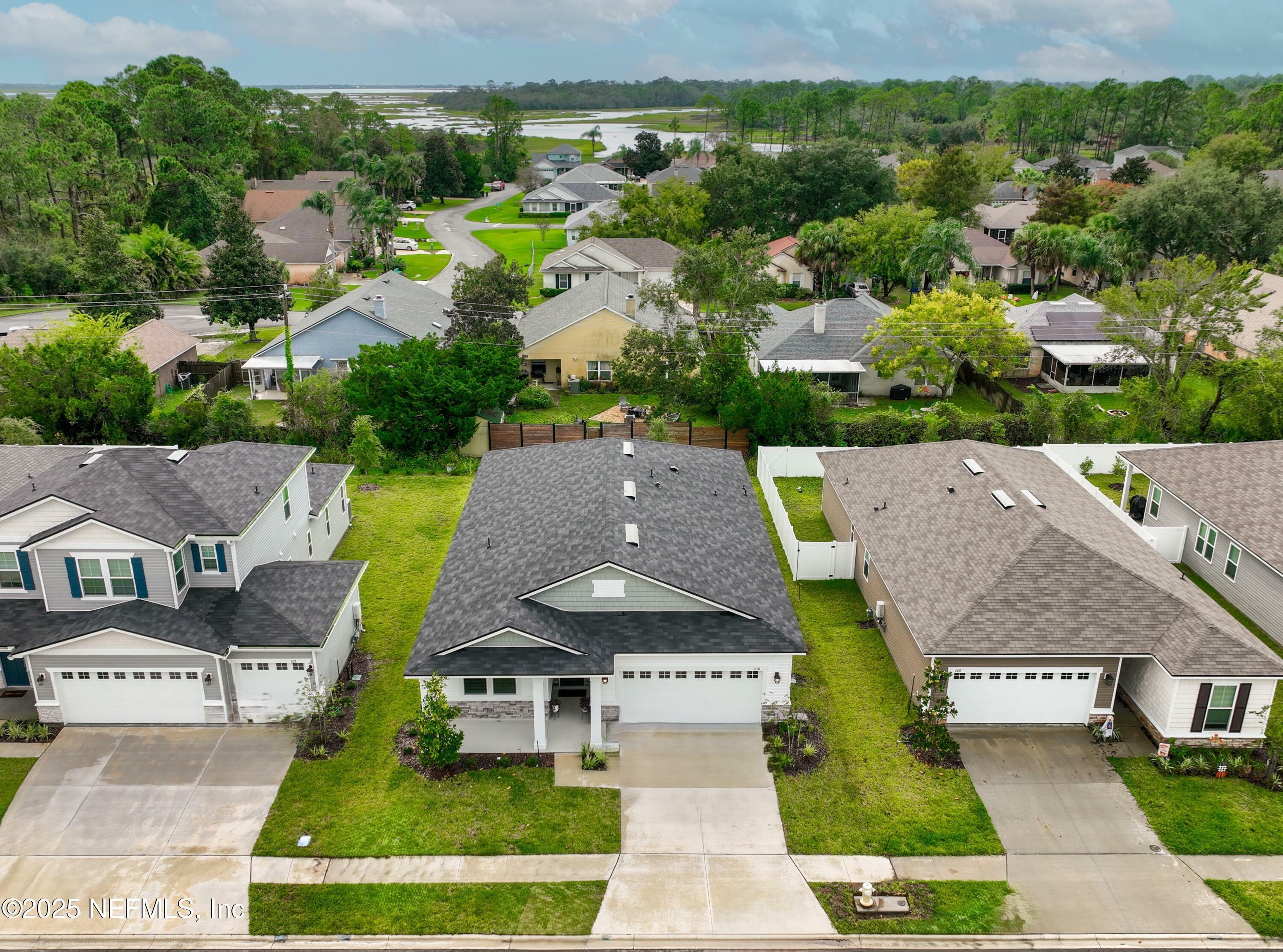 Property Photo: 618 Honeycomb Trail FL 32095